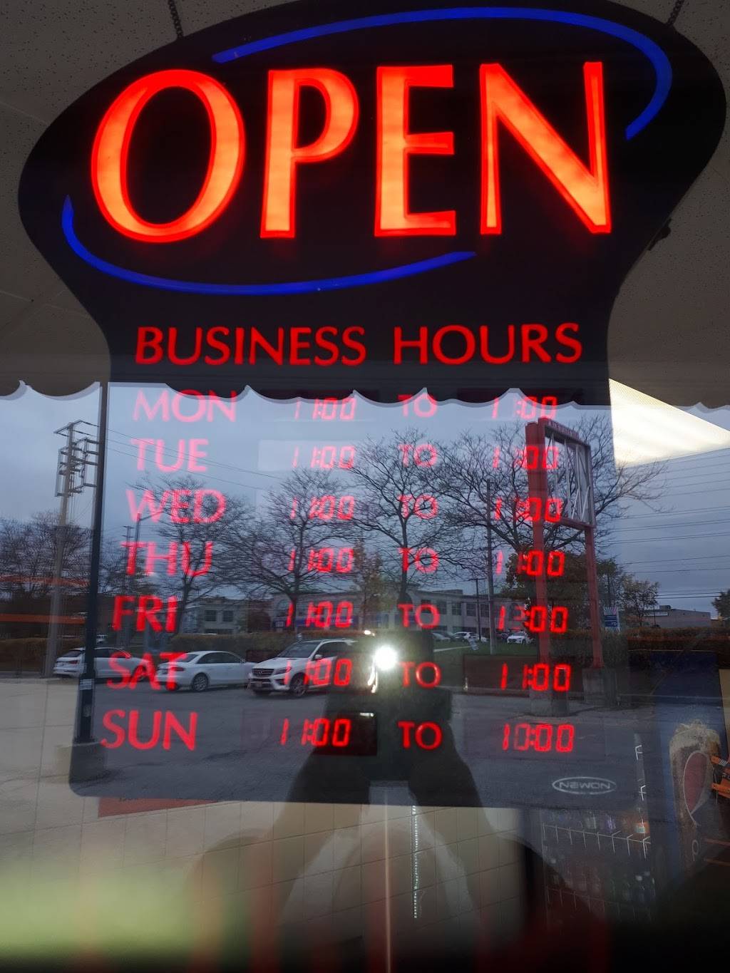 Little Caesars Pizza | meal takeaway | 17730 Leslie St, Newmarket, ON L3Y 3E4, Canada | 9058309333 OR +1 905-830-9333