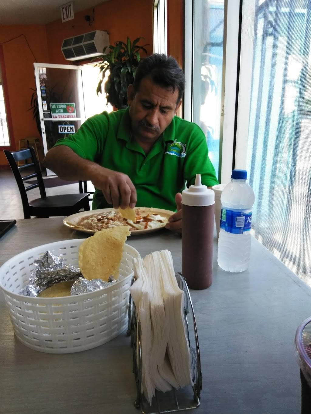 Joeys Restaurant | restaurant | 6001 S Hooper Ave, Los Angeles, CA 90001, USA | 3232345722 OR +1 323-234-5722