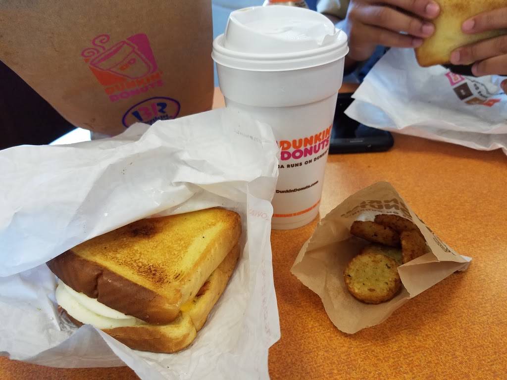 Dunkin | cafe | 3925 Fountain Square Pl, Waukegan, IL 60085, USA | 8476880800 OR +1 847-688-0800