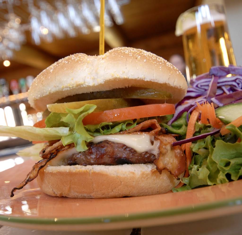 Le Zouk - Resto Pub Le Zouk | restaurant | 530 Rue Notre Dame, Montebello, QC J0V 1L0, Canada | 8194232080 OR +1 819-423-2080