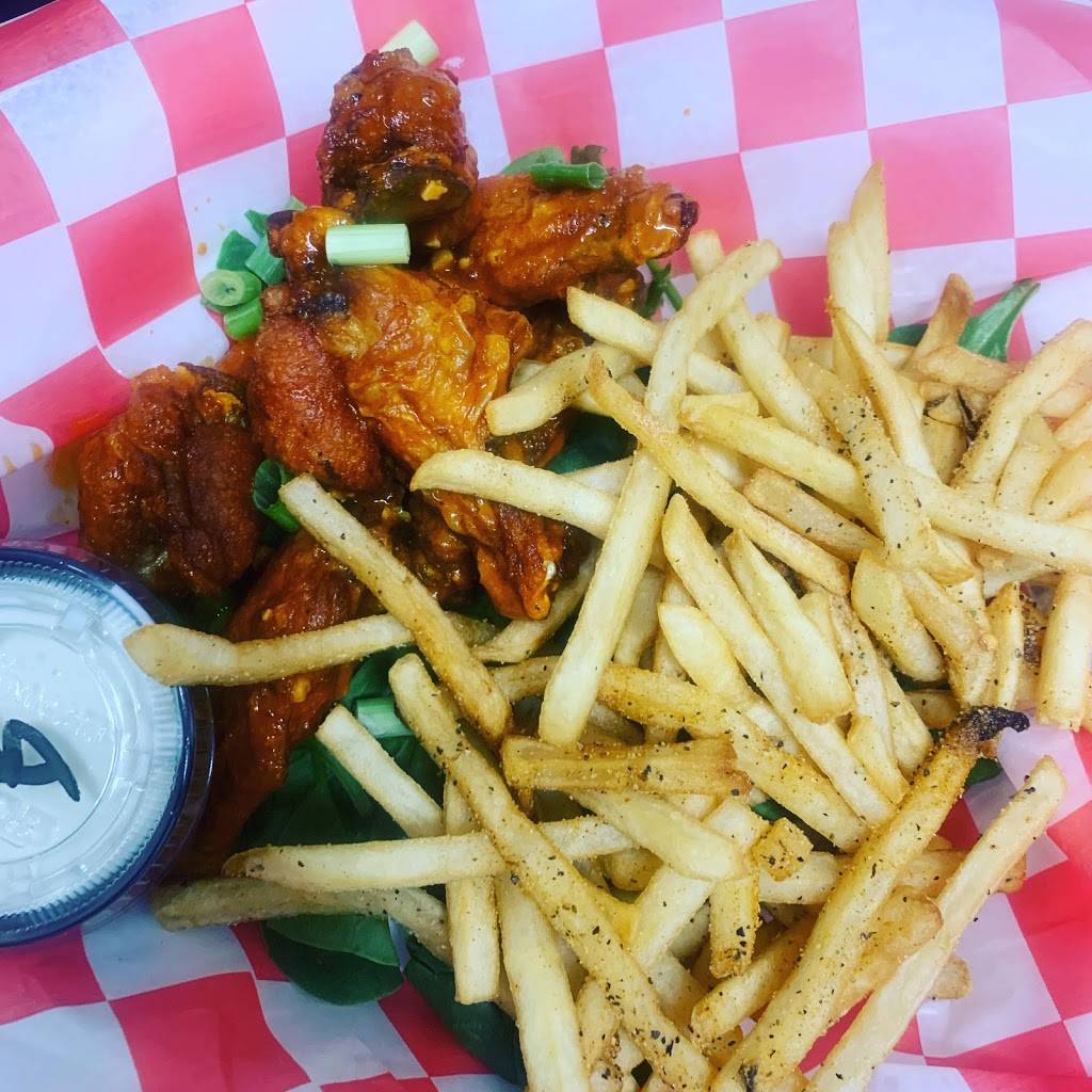 Wingin it Wings | restaurant | 900 W Marshall St, Norristown, PA 19401, USA | 6102792548 OR +1 610-279-2548