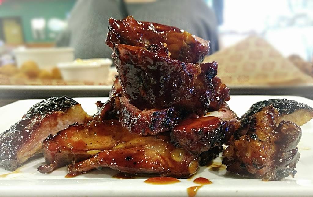 Lucilles Smokehouse Bar-B-Que | restaurant | 2701 Ming Ave #260, Bakersfield, CA 93304, USA | 6618327427 OR +1 661-832-7427