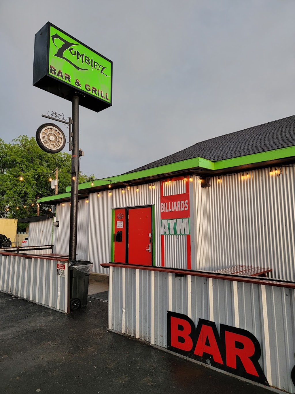 Zombiez Bar & Grill | restaurant | 711 SW 10th Ave, Amarillo, TX 79101, USA | 8063317305 OR +1 806-331-7305