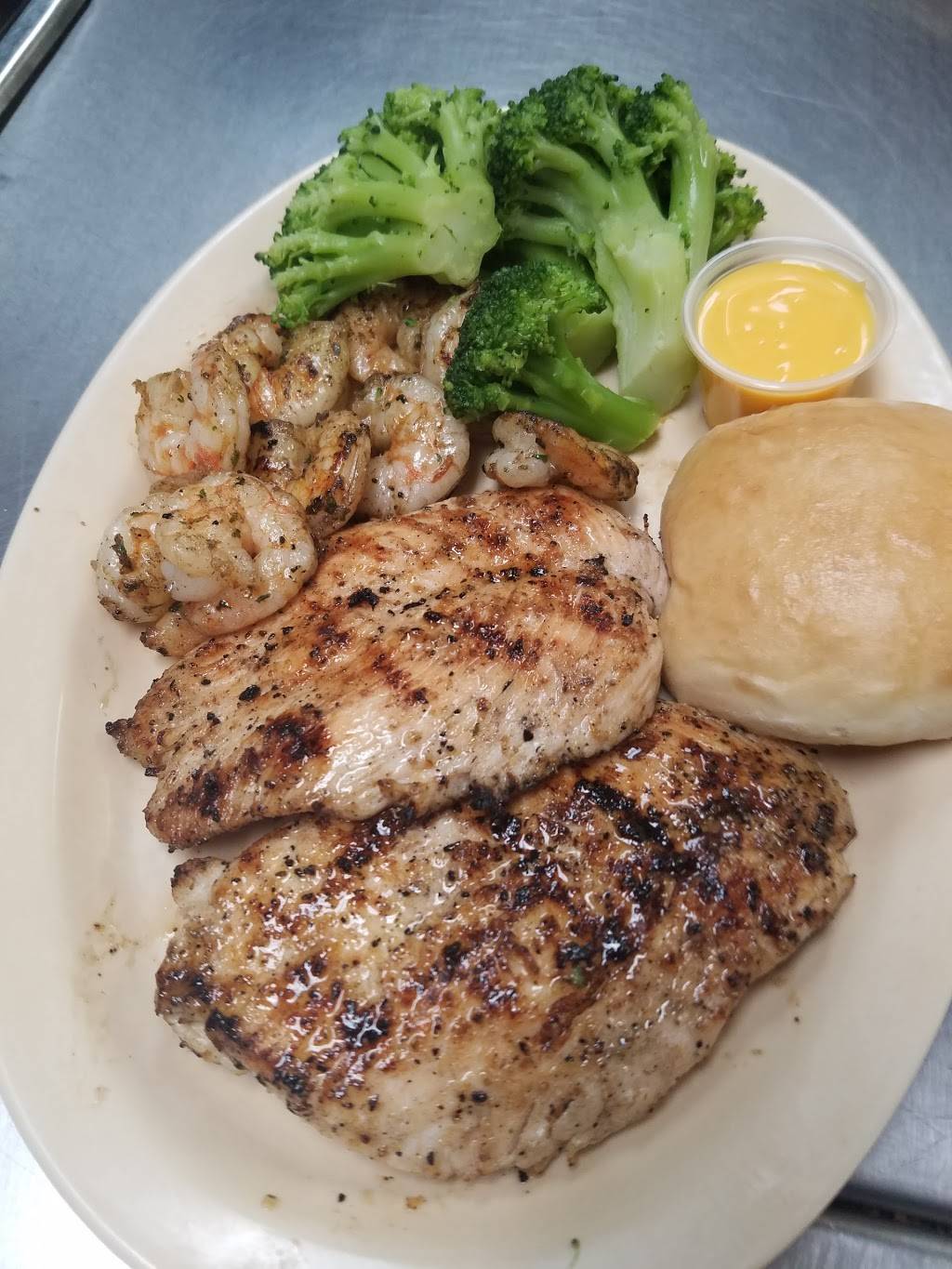 Dixie Queen Seafood Restaurant | restaurant | 9157 W Marlboro Rd, Farmville, NC 27828, USA | 2527536363 OR +1 252-753-6363