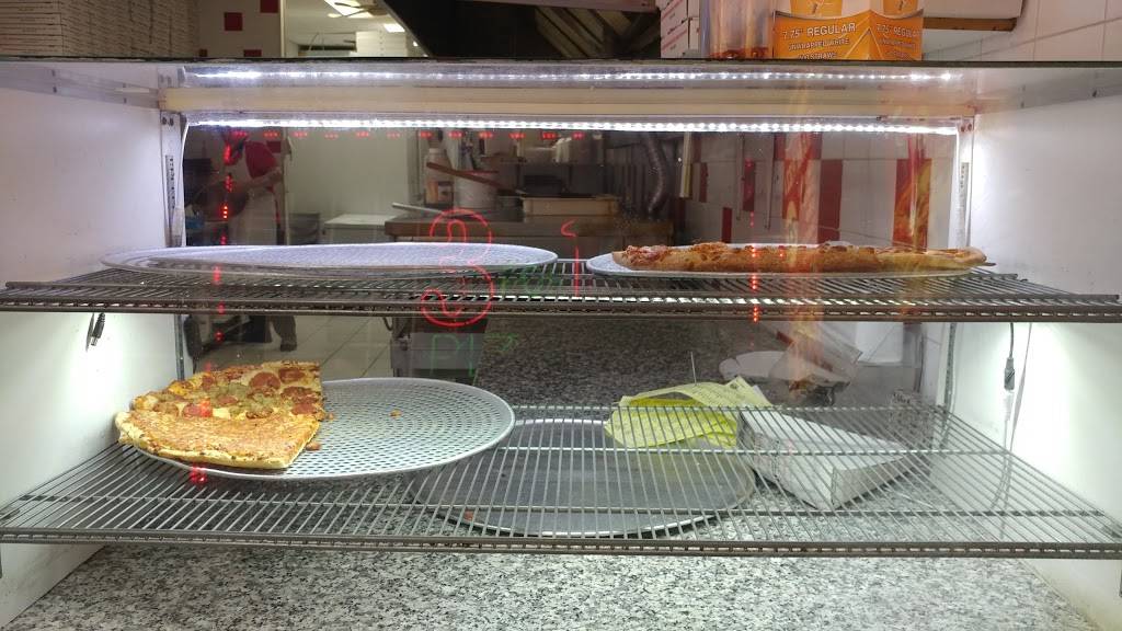 3 for 1 Pizza | restaurant | 3353 The Credit Woodlands, Mississauga, ON L5C 2K1, Canada | 9052757536 OR +1 905-275-7536