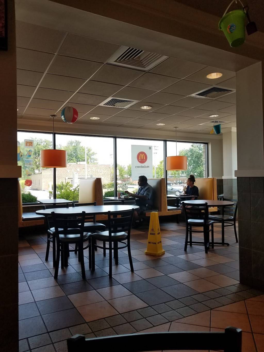 McDonalds | cafe | 3782 W 150th St, Cleveland, OH 44111, USA | 2166717010 OR +1 216-671-7010