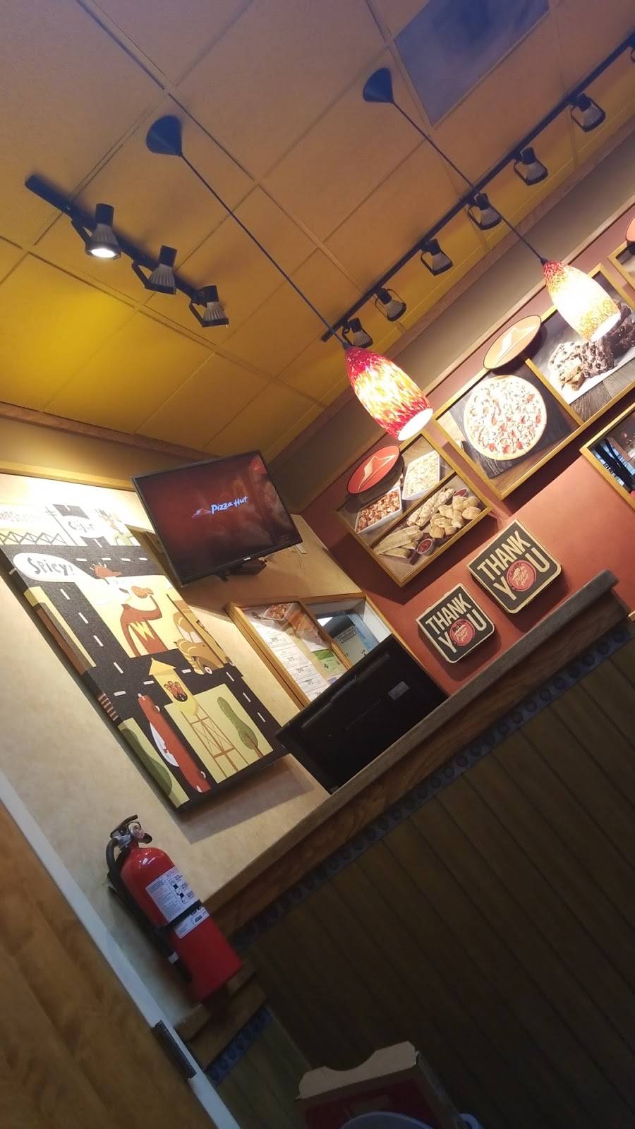 Pizza Hut | restaurant | 1036 S Main St #104, Santa Ana, CA 92701, USA | 7145685411 OR +1 714-568-5411