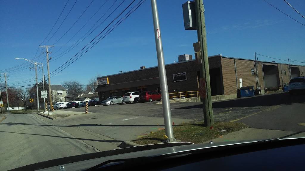 Lu & Tons Wieners | restaurant | 111 S Lombard Rd, Addison, IL 60101, USA | 6306281922 OR +1 630-628-1922