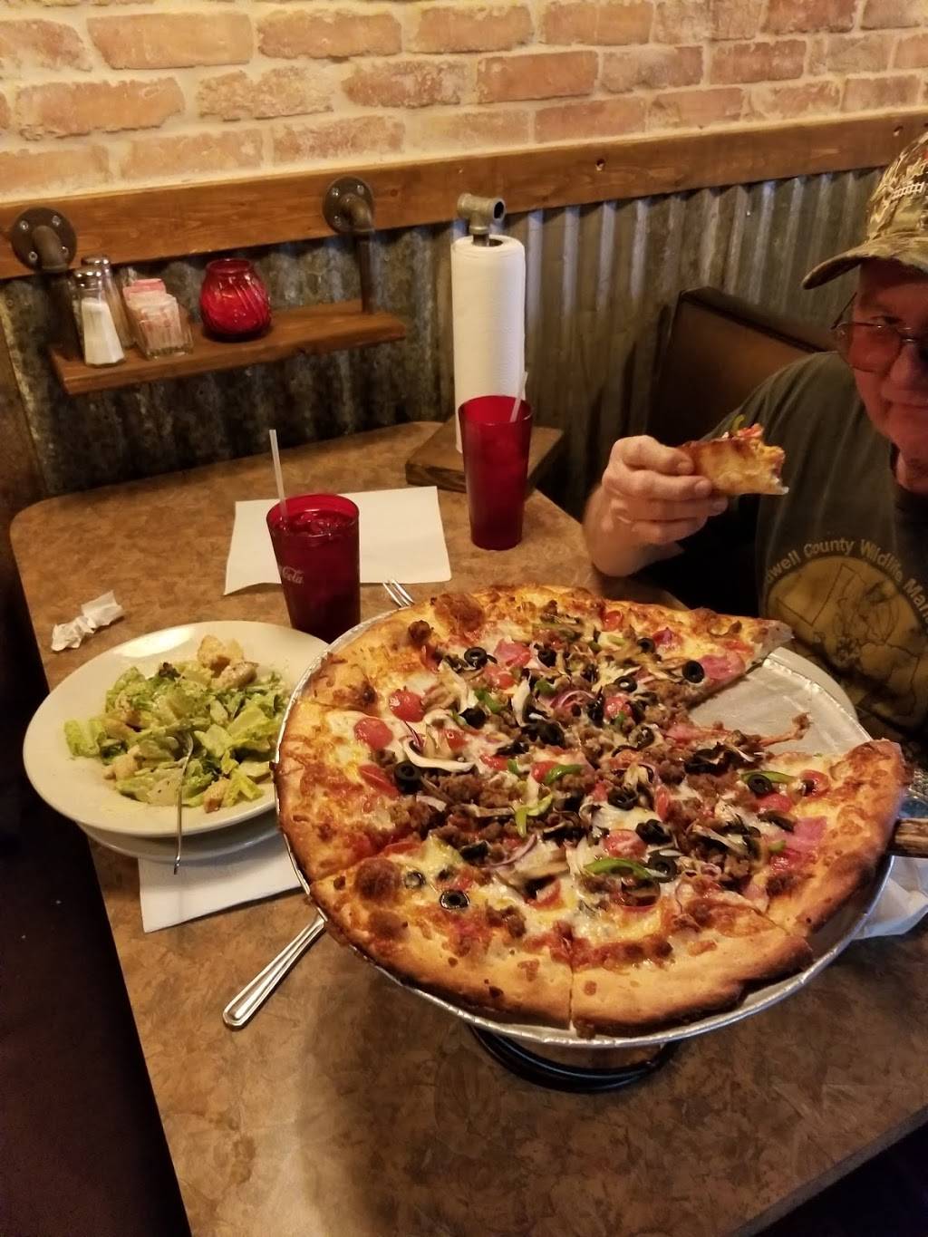 Blanco River Pizza Company | restaurant | 306 Pecan St, Blanco, TX 78606, USA | 8308333221 OR +1 830-833-3221