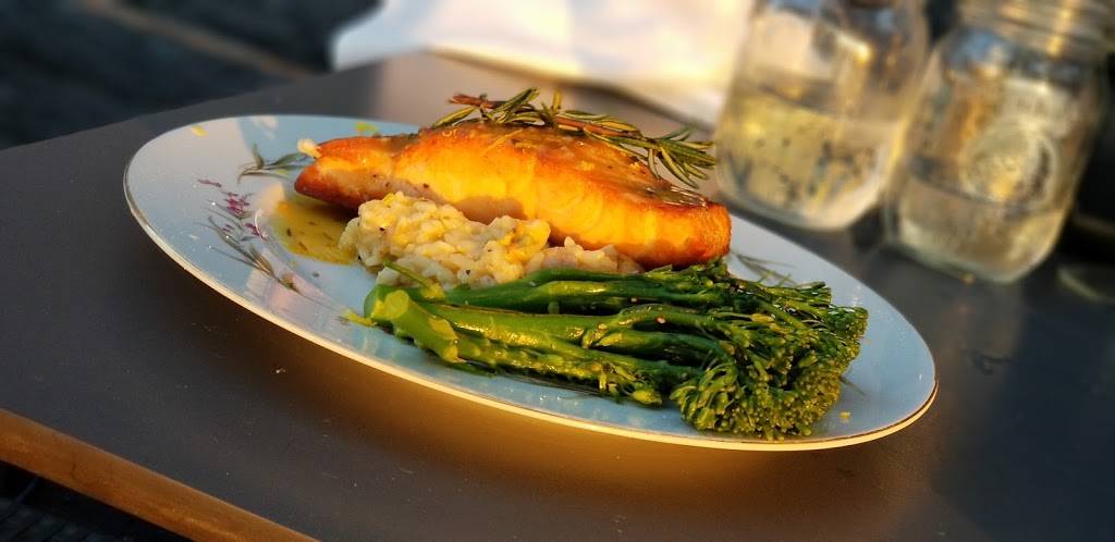 FoxGardin Kitchen & Ale | restaurant | 215 S Main St, Fortville, IN 46040, USA | 3174854085 OR +1 317-485-4085