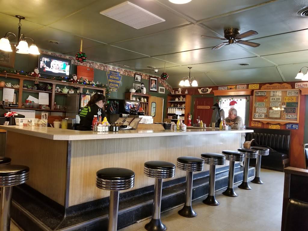 Family Tradition Restaurant | restaurant | 531 S Main St, Harrisville, PA 16038, USA | 7247352070 OR +1 724-735-2070