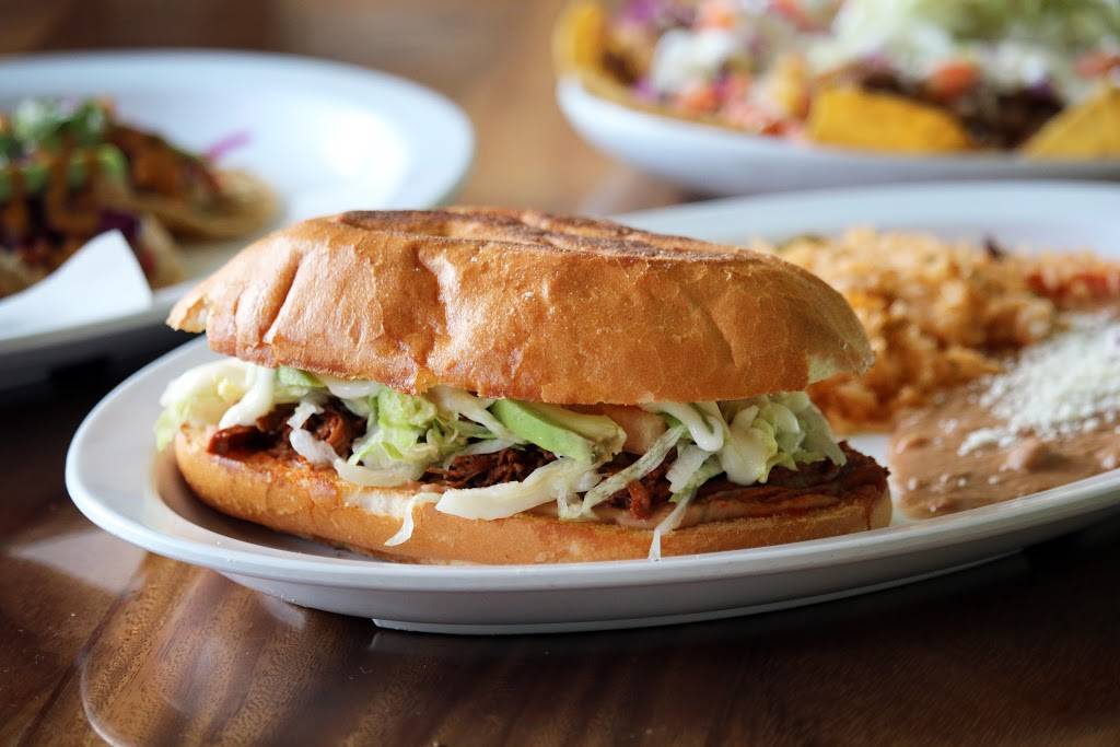 Salsa Verde Restaurant | restaurant | 634 W Veterans Pkwy, Yorkville, IL 60560, USA | 6305536931 OR +1 630-553-6931