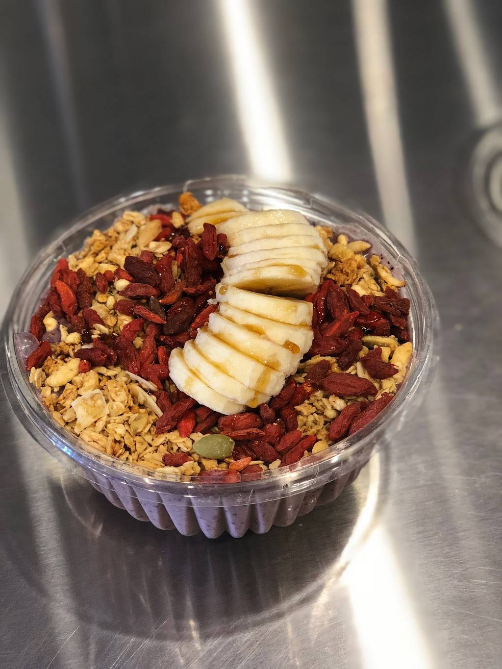 The Weekly Juicery | restaurant | 632 E Market St Suite 102, Louisville, KY 40204, USA | 5028822822 OR +1 502-882-2822