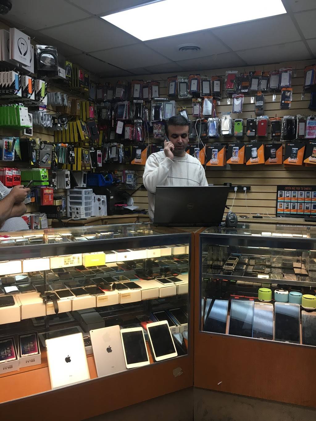 Tinas Carryout & Restaurant | restaurant | 1600 Walnut St, Cincinnati, OH 45202, USA | 5136840200 OR +1 513-684-0200