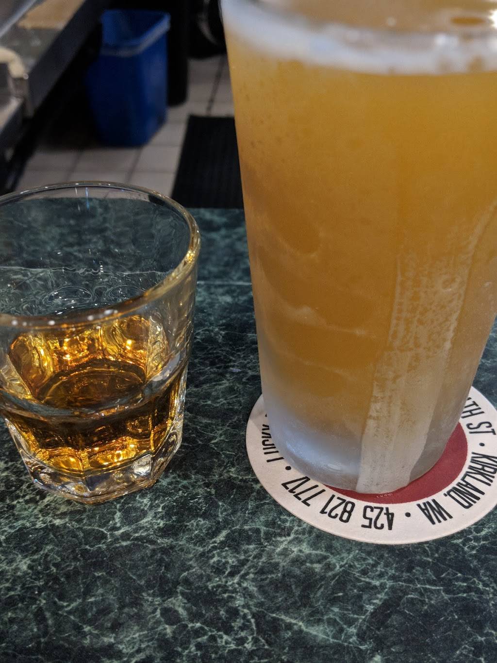 Lucky 7 Bar and Grill | restaurant | 12715 NE 124th St, Kirkland, WA 98034, USA | 4258217717 OR +1 425-821-7717