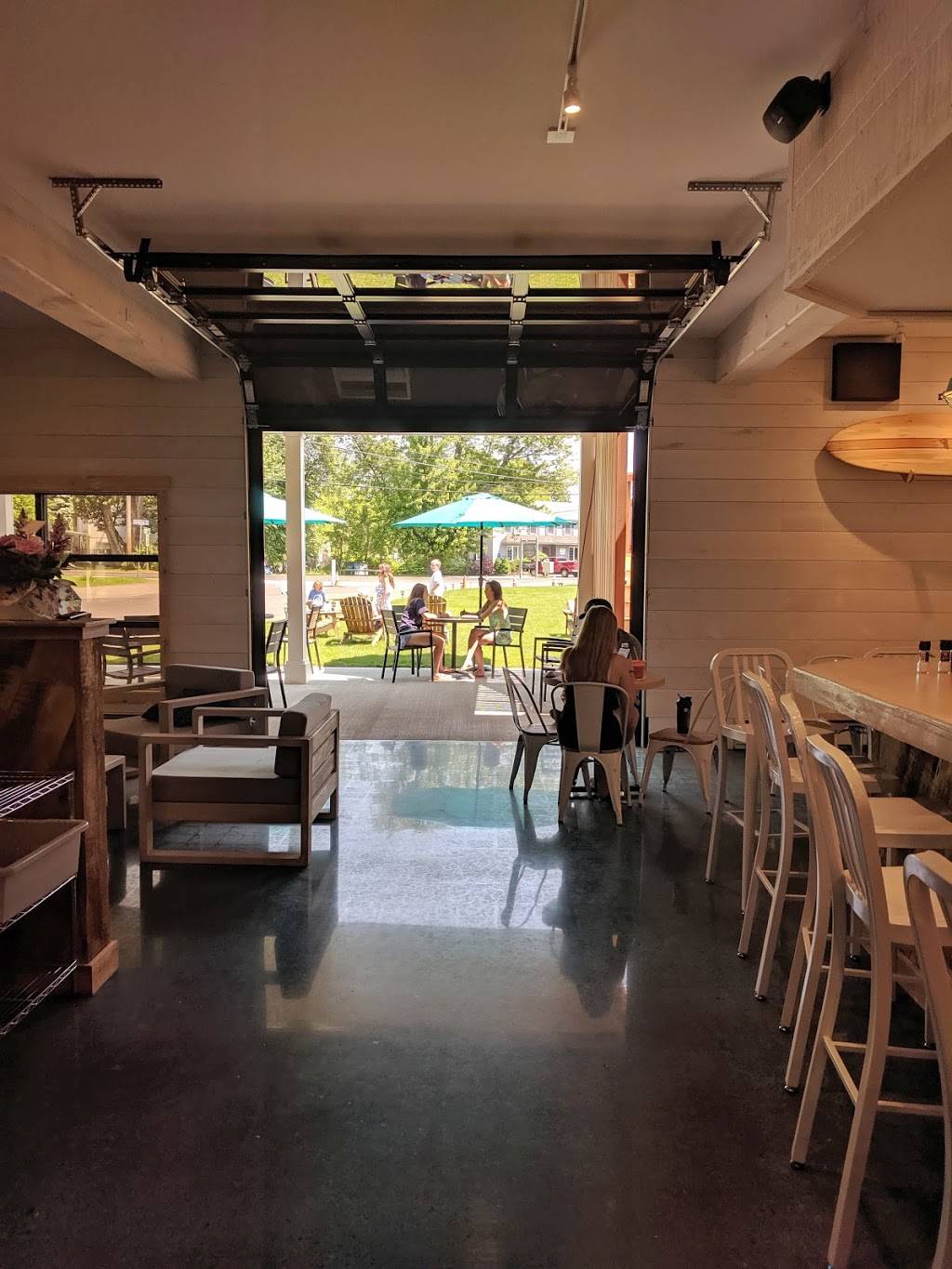 Live Café | restaurant | 169 Port Rd, Kennebunk, ME 04043, USA | 2072042055 OR +1 207-204-2055