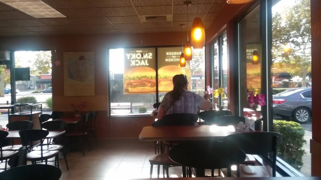 Jack in the Box | restaurant | 2010 E Main St, Woodland, CA 95776, USA | 5306696606 OR +1 530-669-6606