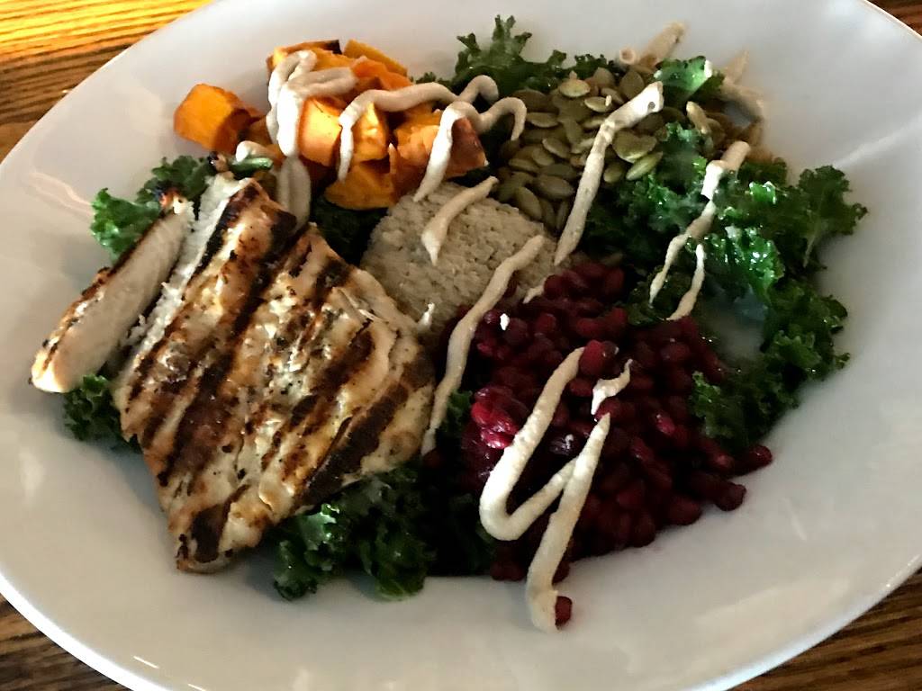 Tamarack Grill | restaurant | 223 Sherburne Lodge Rd, East Burke, VT 05832, USA | 8026267390 OR +1 802-626-7390