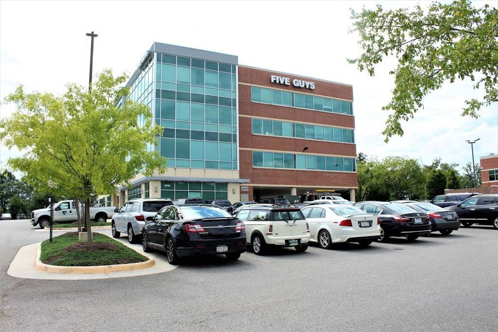 Five Guys HQ | meal takeaway | 10718 Richmond Hwy, Lorton, VA 22079, USA | 7033399500 OR +1 703-339-9500