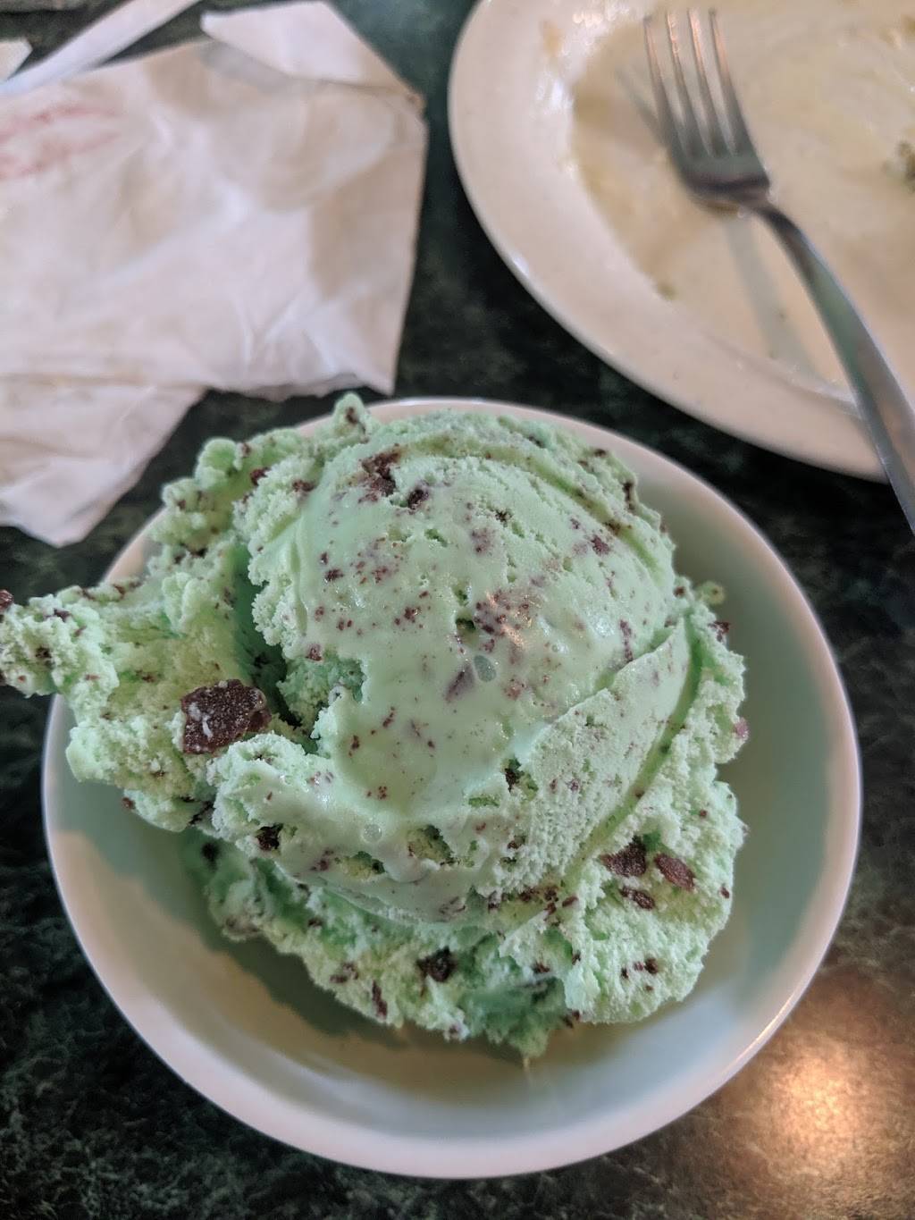 Evergreen | restaurant | 2350 Florence Blvd, Florence, AL 35630, USA | 2567183838 OR +1 256-718-3838