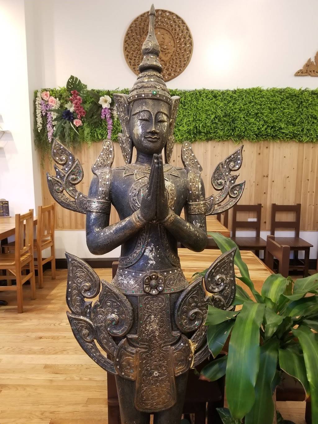 DEE@THAI | restaurant | 1301 N Calvert St, Baltimore, MD 21202, USA | 4436278827 OR +1 443-627-8827