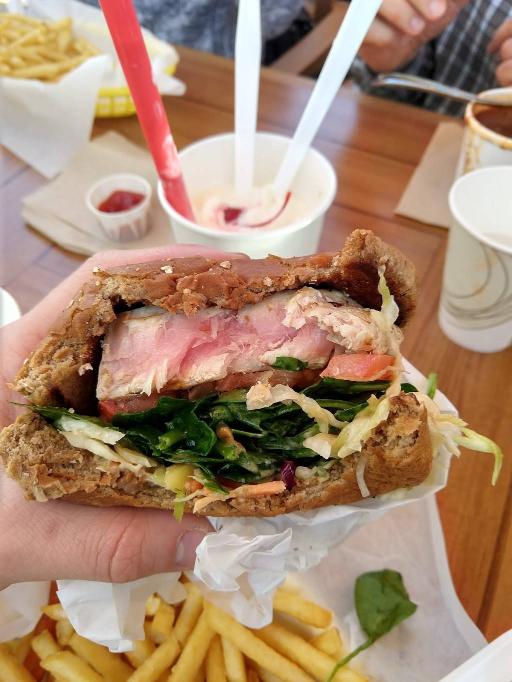 Crystal Cove Shake Shack | restaurant | 7703 East Coast Hwy, Newport Beach, CA 92657, USA | 9494640100 OR +1 949-464-0100