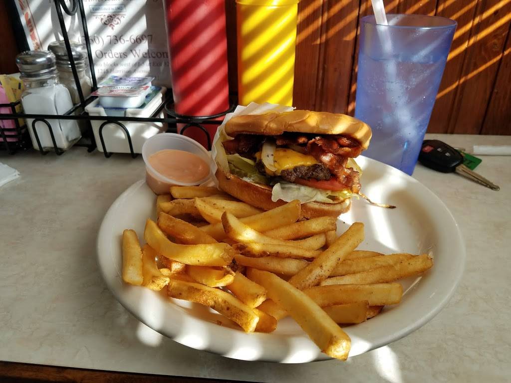 Bill & Beas Drive In | restaurant | 1215 Harrison Ave, Centralia, WA 98531, USA | 3607366697 OR +1 360-736-6697