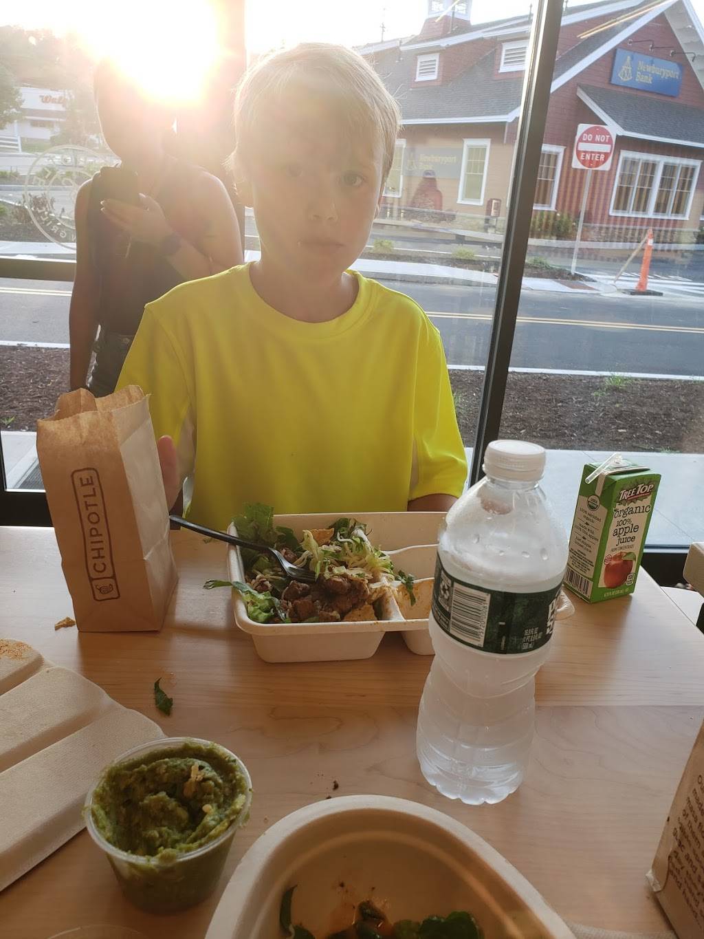 Chipotle Mexican Grill | restaurant | 826 Center Dr # 15, Dover, NH 03820, USA | 6037408984 OR +1 603-740-8984