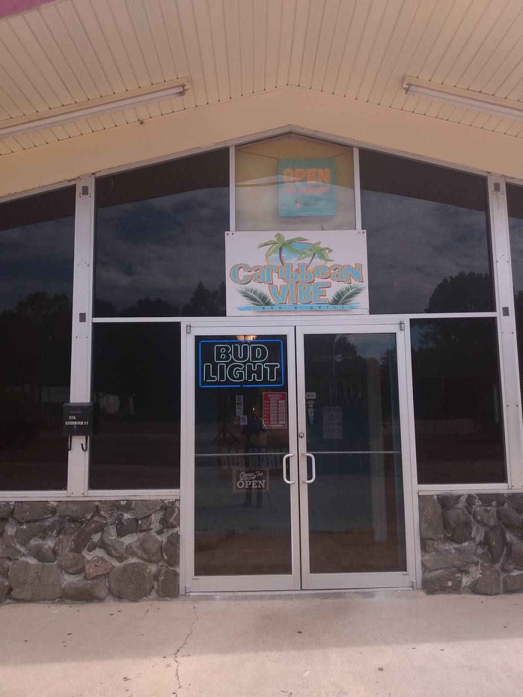 Caribbean Vibe Bar and Grill | restaurant | 132 Richmond St, Bogalusa, LA 70427, USA | 9852415343 OR +1 985-241-5343