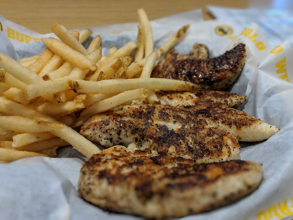 Buffalo Wild Wings | restaurant | 907 W Marketview Dr, Champaign, IL 61822, USA | 2173784400 OR +1 217-378-4400