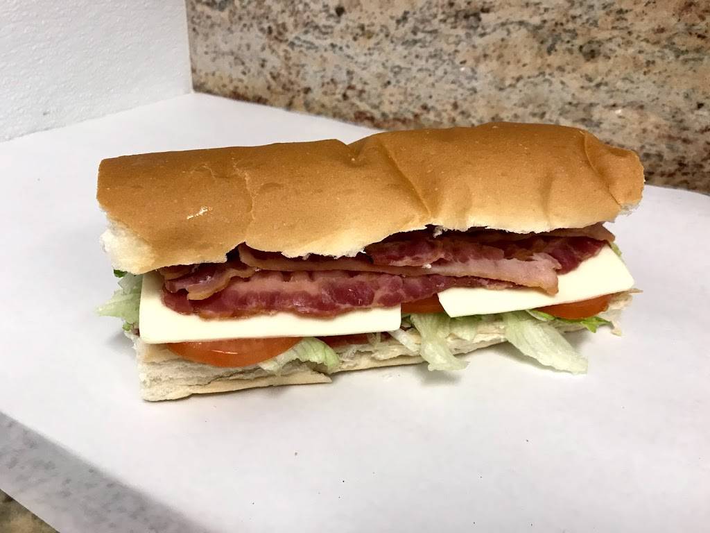 Lenas Sub Shop | meal takeaway | 9 Wenham St, Danvers, MA 01923, USA | 9787748413 OR +1 978-774-8413