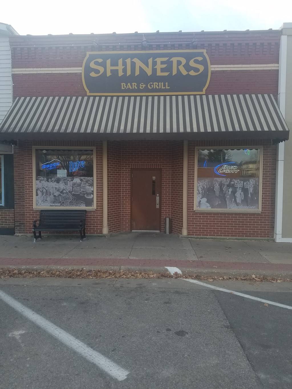 Shiners Bar & Grill | restaurant | 206 S Main St, Fayette, IA 52142, USA | 5634259109 OR +1 563-425-9109
