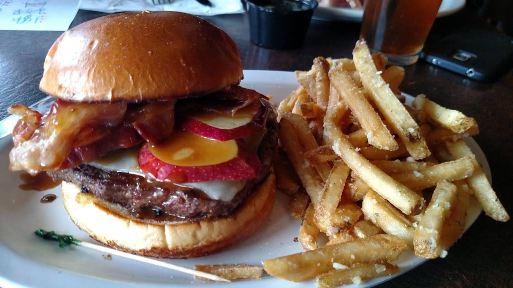 Bull Moose Bar & Grille | restaurant | 202 S Main St, Sandwich, IL 60548, USA | 8157868002 OR +1 815-786-8002