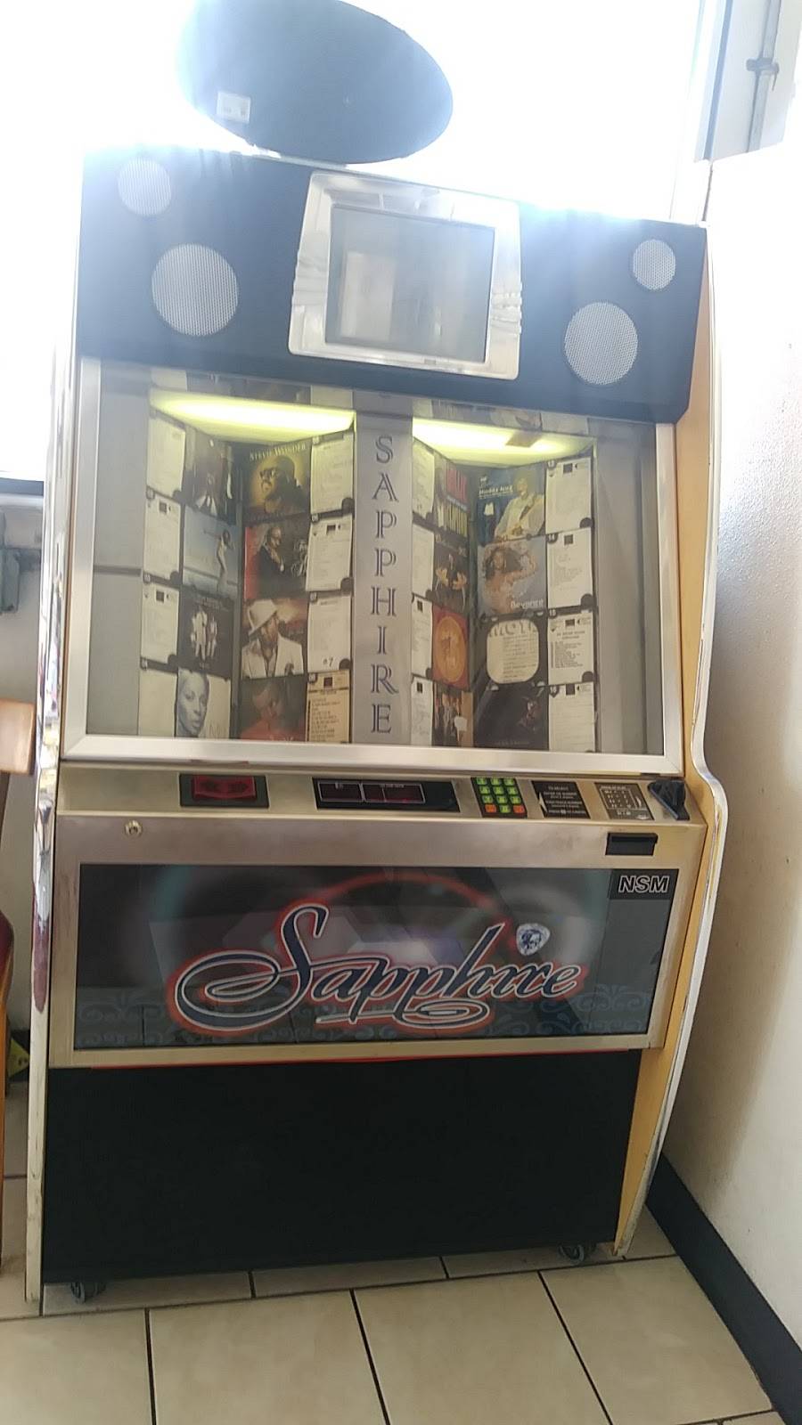 Charlies Coney Island | restaurant | 2490 Broadway, Gary, IN 46407, USA | 2198832117 OR +1 219-883-2117