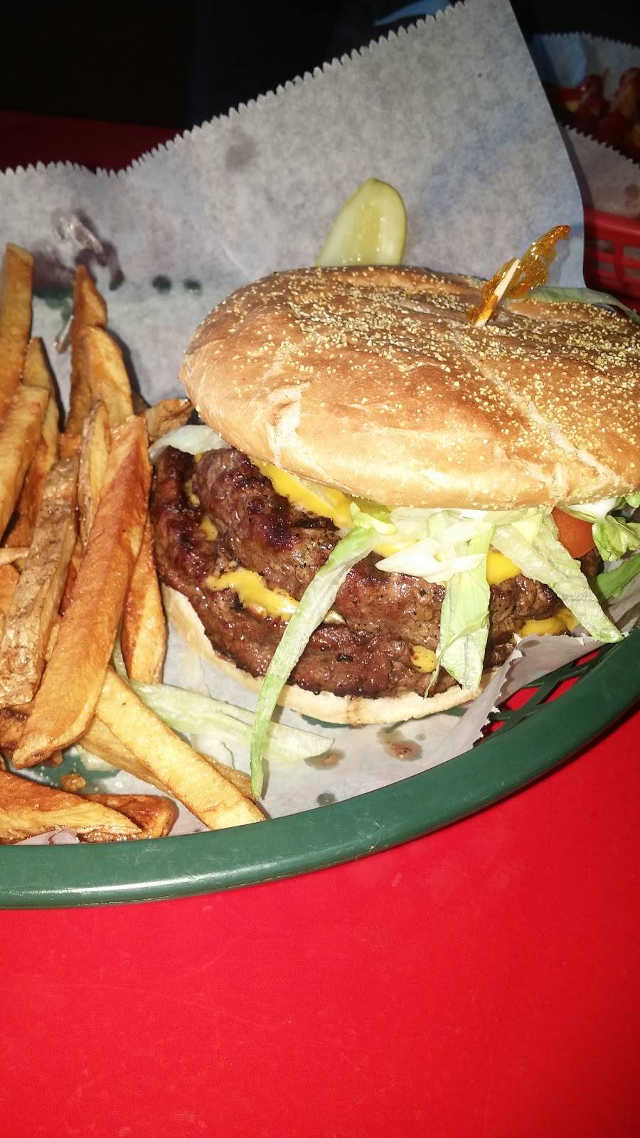 Randys Roadhouse | restaurant | 151 Batesville Shopping Village, Batesville, IN 47006, USA | 8129344900 OR +1 812-934-4900