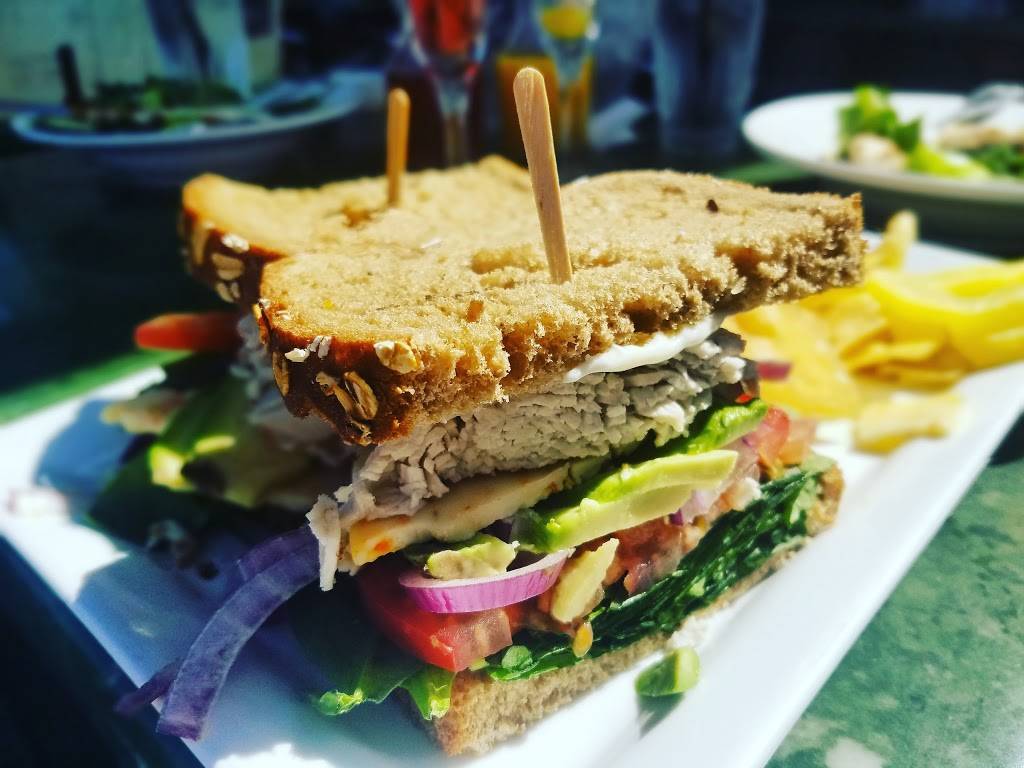 Hennesseys Tavern | restaurant | 8 Pier Ave, Hermosa Beach, CA 90254, USA | 3103725759 OR +1 310-372-5759