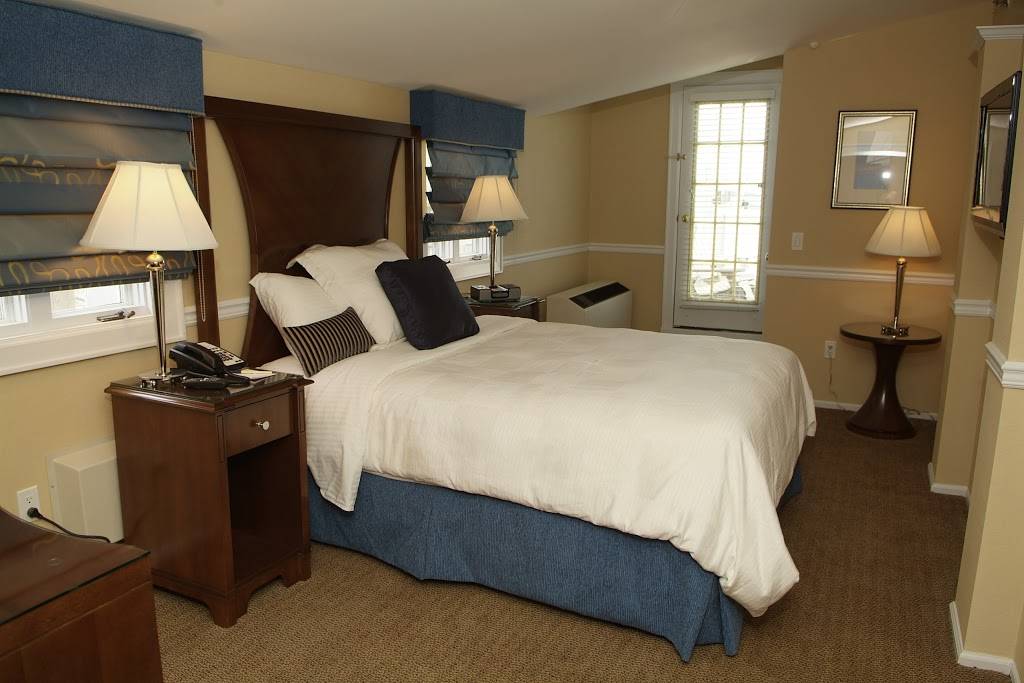 Danfords Hotel & Marina | restaurant | 25 E Broadway, Port Jefferson, NY 11777, USA | 6319285200 OR +1 631-928-5200