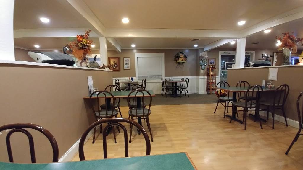 BJs Carolina Cafe, Catering & Cakes | restaurant | 7069 Caratoke Hwy, Jarvisburg, NC 27947, USA | 2524915222 OR +1 252-491-5222