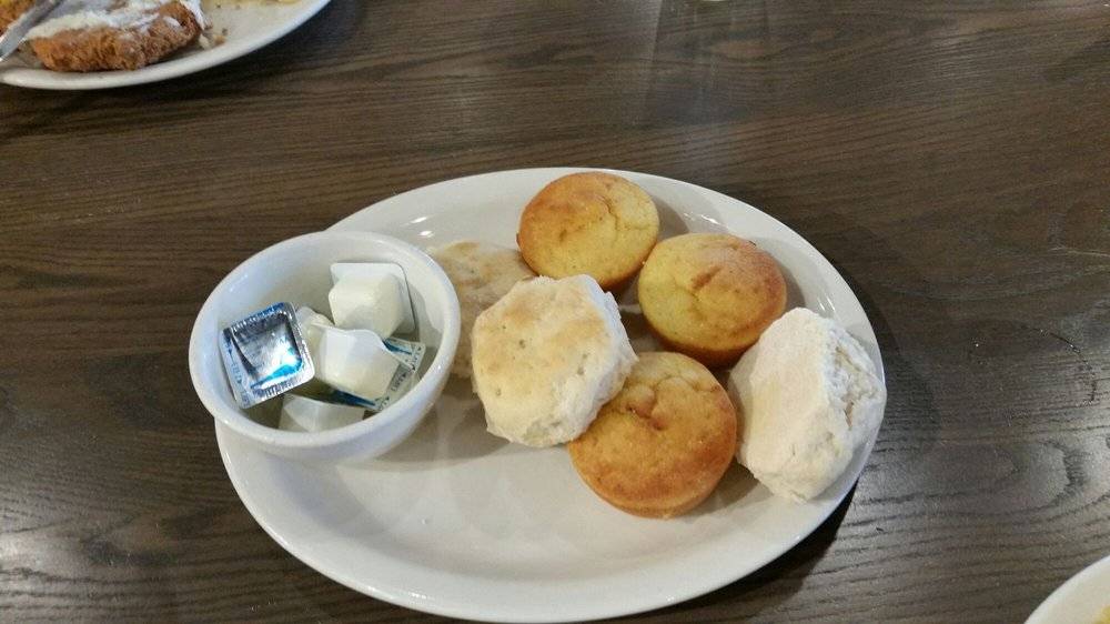 Cracker Barrel Old Country Store | restaurant | 50 Birmingham Hwy, Chattanooga, TN 37419, USA | 4238255885 OR +1 423-825-5885