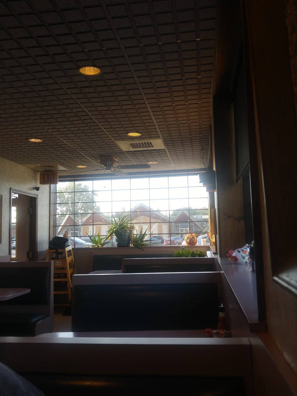 Mr. Chicken | restaurant | 26601 Plymouth Rd, Redford Charter Twp, MI 48239, USA | 3139379404 OR +1 313-937-9404