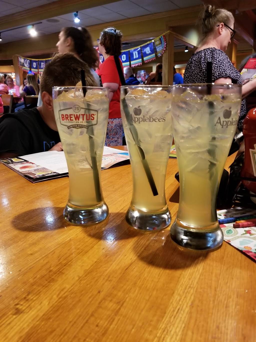 Applebees Grill + Bar | restaurant | 4619 S Lincoln Ave, York, NE 68467, USA | 4023623700 OR +1 402-362-3700