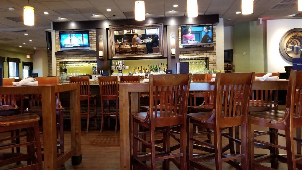 Carrabbas Italian Grill | restaurant | 5820 Red Bug Lake Rd, Winter Springs, FL 32708, USA | 4076966600 OR +1 407-696-6600