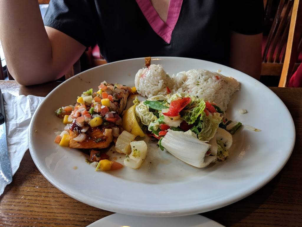 TGI Fridays | restaurant | 716 Sunrise Hwy, Rockville Centre, NY 11570, USA | 5165949074 OR +1 516-594-9074