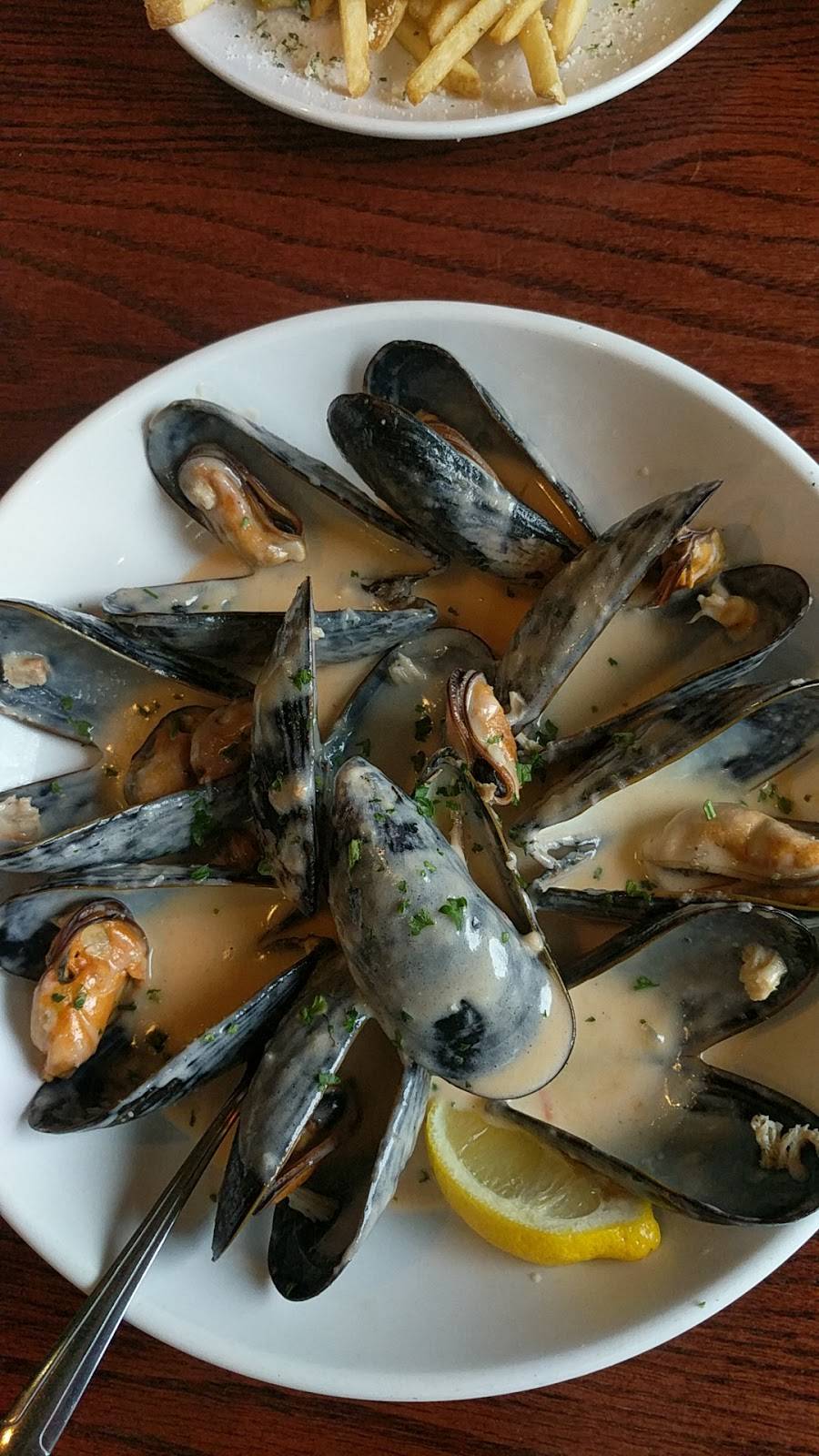 Maggie McFlys® Southbury | restaurant | 971 Main St S, Southbury, CT 06488, USA | 2032645700 OR +1 203-264-5700