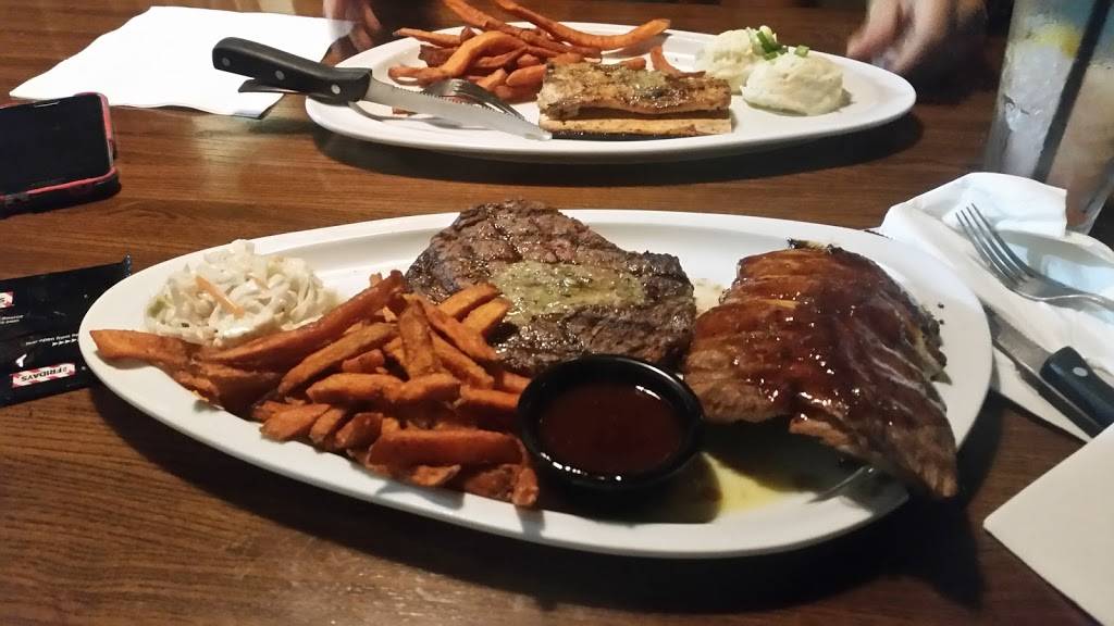 TGI Fridays | restaurant | 125 White Spruce Blvd, Rochester, NY 14623, USA | 5854246700 OR +1 585-424-6700