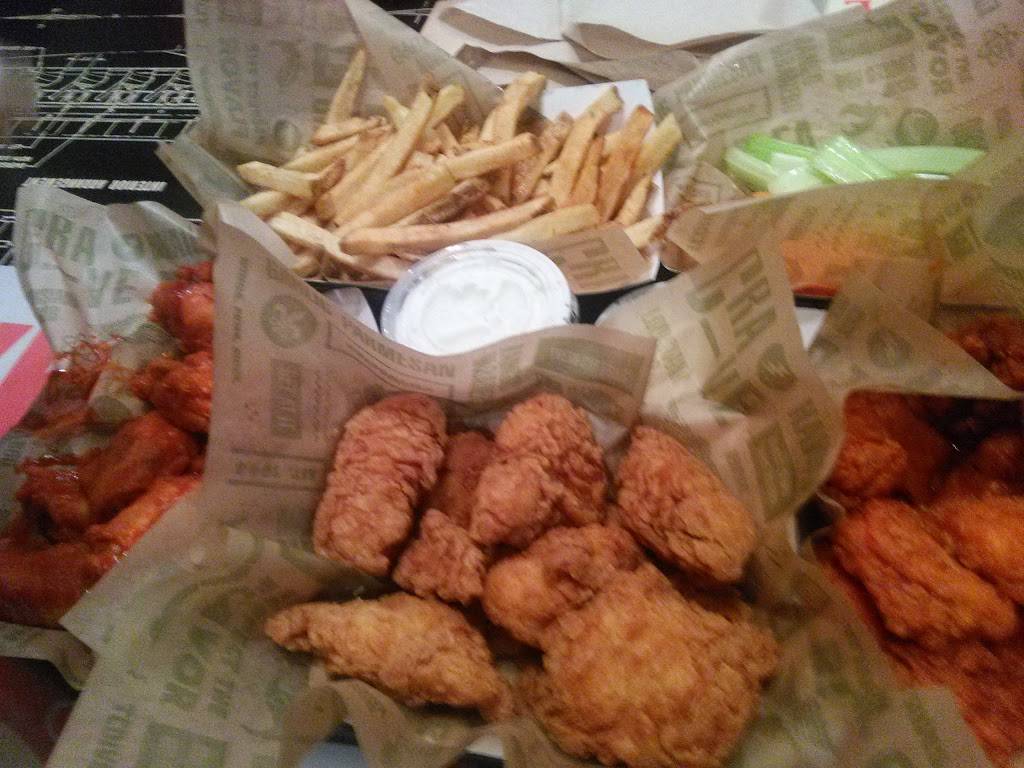 Wingstop | restaurant | 4622 W Commerce St #102, San Antonio, TX 78237, USA | 2104329464 OR +1 210-432-9464