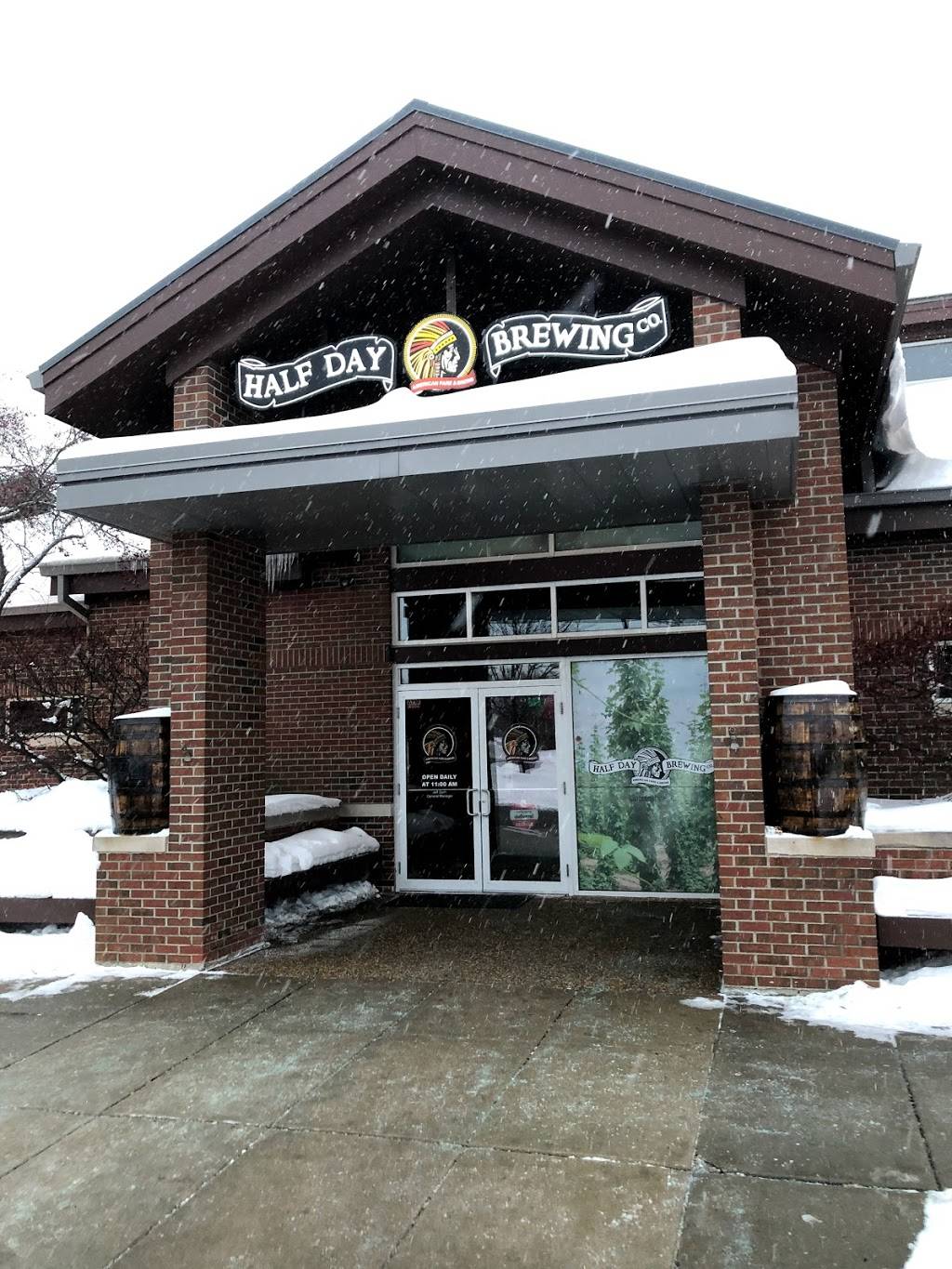 Half Day Brewing Company | restaurant | 200 Village Green S, Lincolnshire, IL 60069, USA | 8478216933 OR +1 847-821-6933