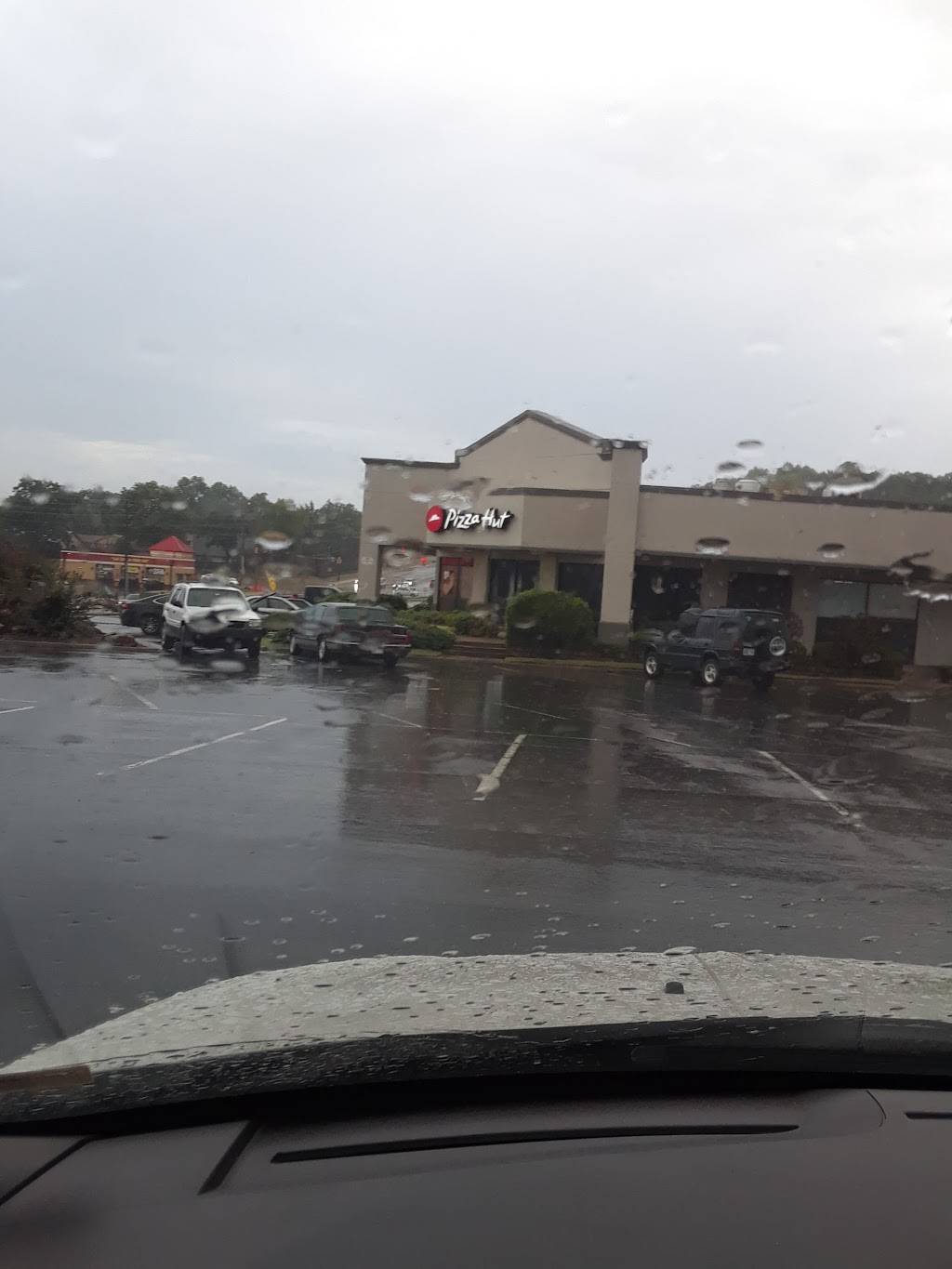 Pizza Hut | meal takeaway | 8215 S Harvard Ave, Tulsa, OK 74137, USA | 9184936592 OR +1 918-493-6592