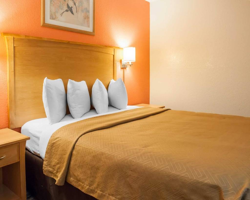 Econo Lodge Kansas City Downtown North | restaurant | 2232 Taney St, Kansas City, MO 64116, USA | 8164216000 OR +1 816-421-6000