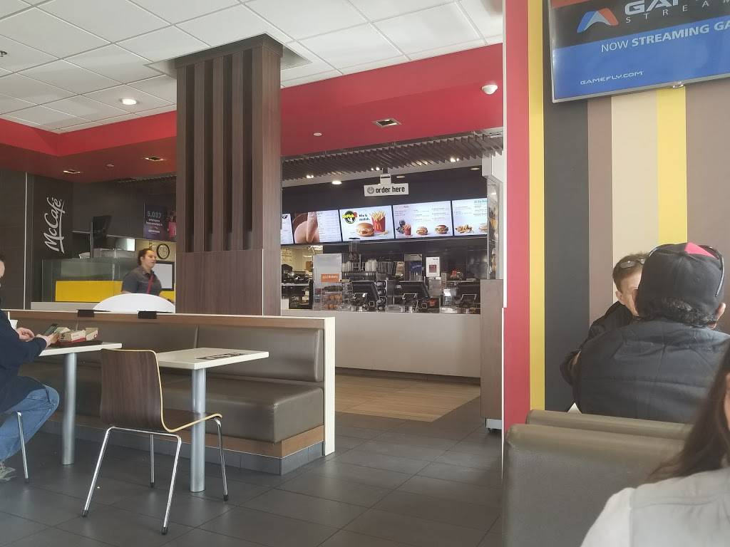 McDonalds | cafe | 420 Center St, Ludlow, MA 01056, USA | 4135836827 OR +1 413-583-6827